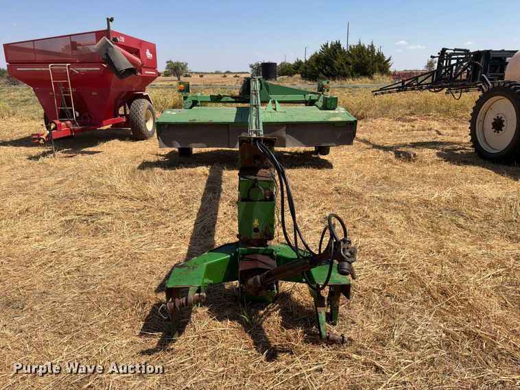 image for item EW8831 John Deere 946 swather / windrower