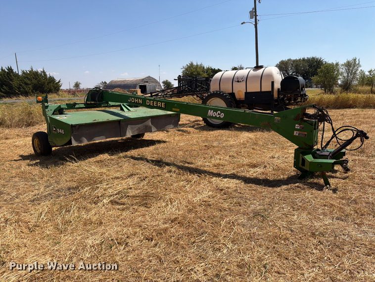 image for item EW8831 John Deere 946 swather / windrower