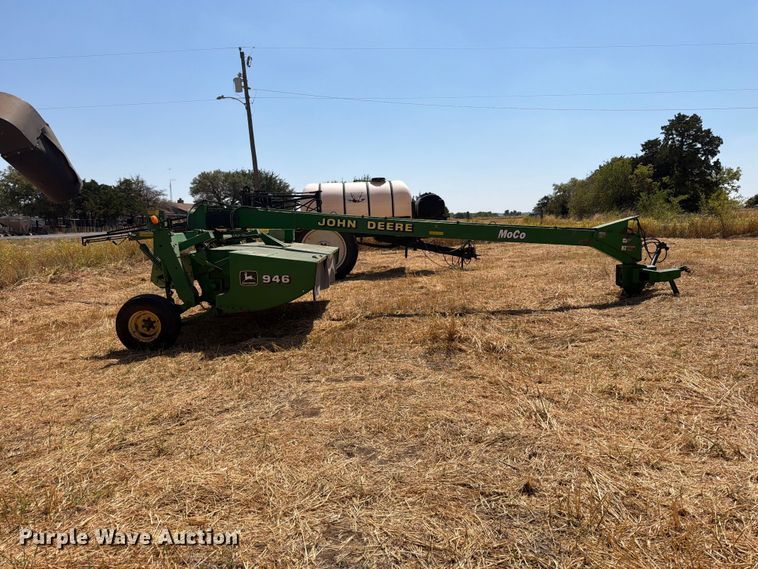 image for item EW8831 John Deere 946 swather / windrower