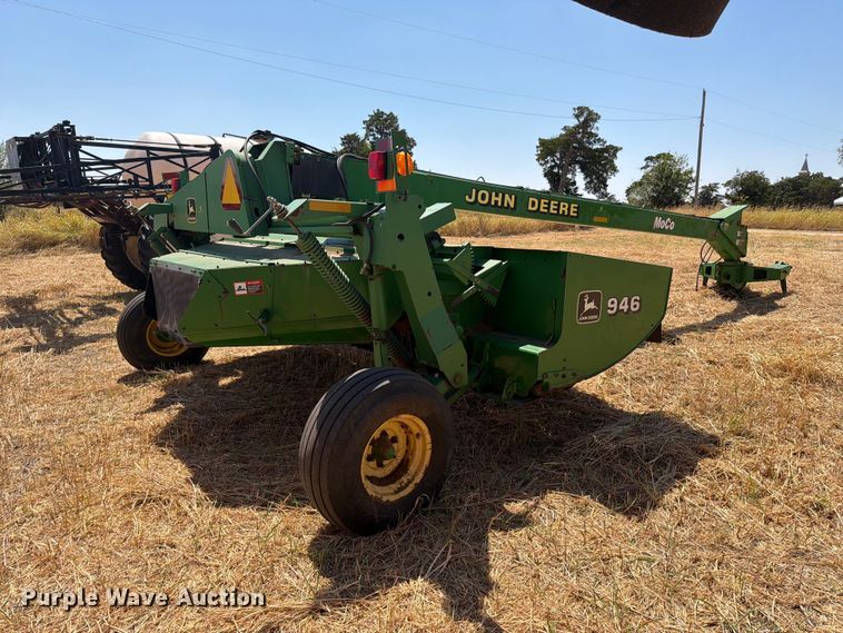 image for item EW8831 John Deere 946 swather / windrower