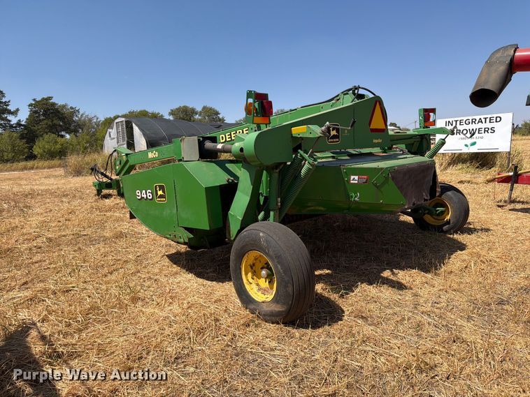 image for item EW8831 John Deere 946 swather / windrower