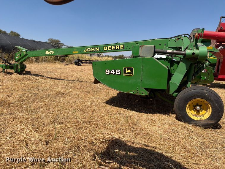image for item EW8831 John Deere 946 swather / windrower