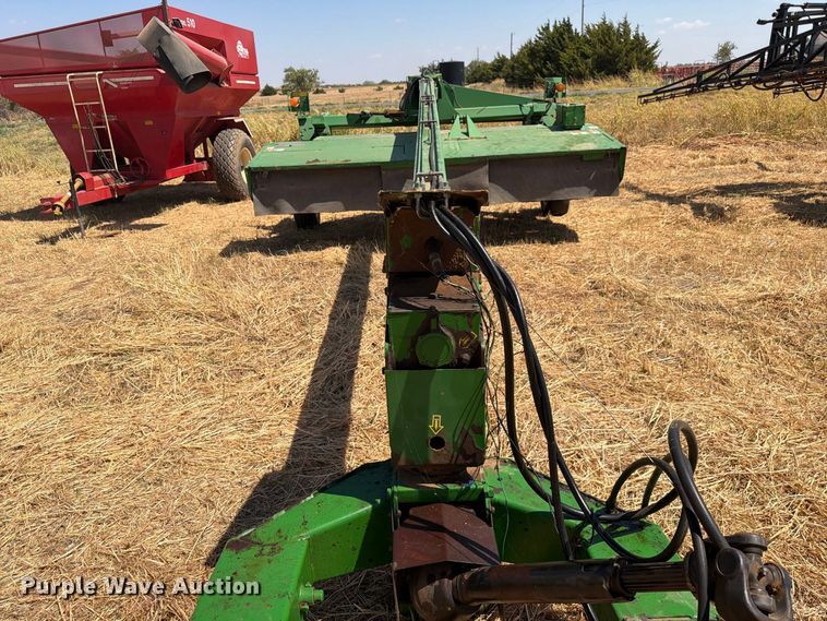 image for item EW8831 John Deere 946 swather / windrower