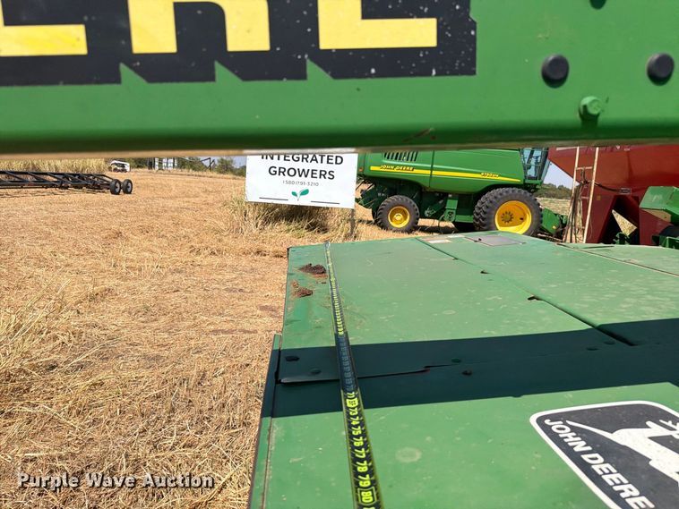 image for item EW8831 John Deere 946 swather / windrower