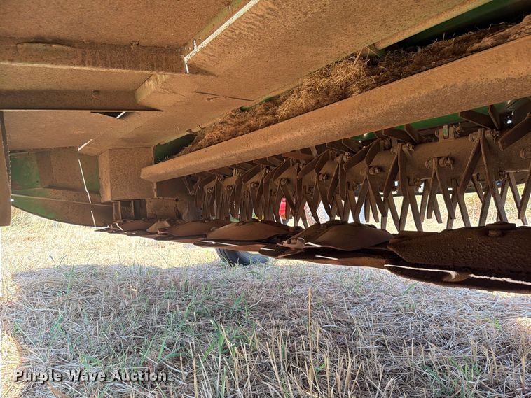 image for item EW8831 John Deere 946 swather / windrower