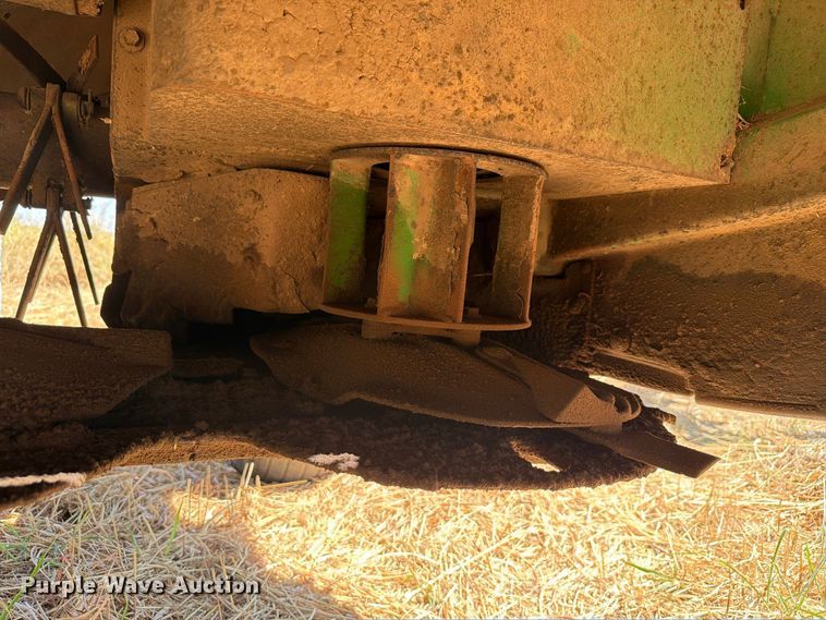 image for item EW8831 John Deere 946 swather / windrower
