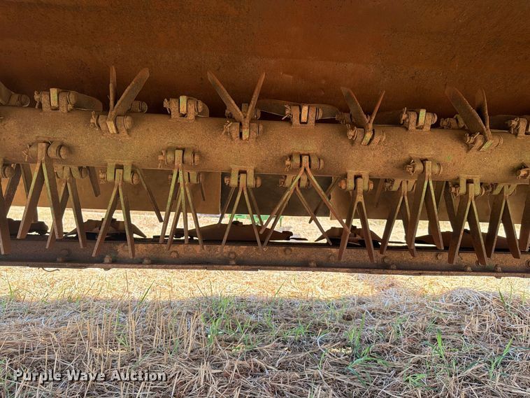 image for item EW8831 John Deere 946 swather / windrower