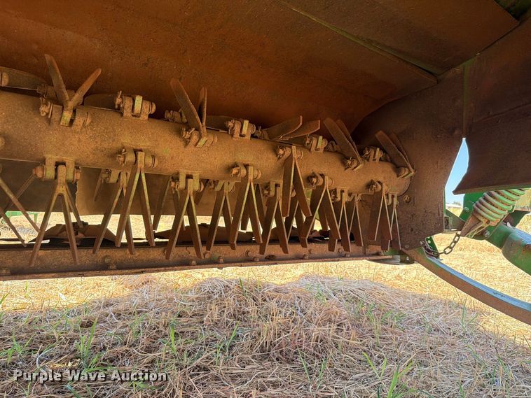 image for item EW8831 John Deere 946 swather / windrower