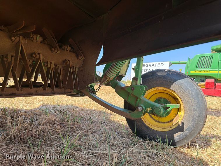 image for item EW8831 John Deere 946 swather / windrower