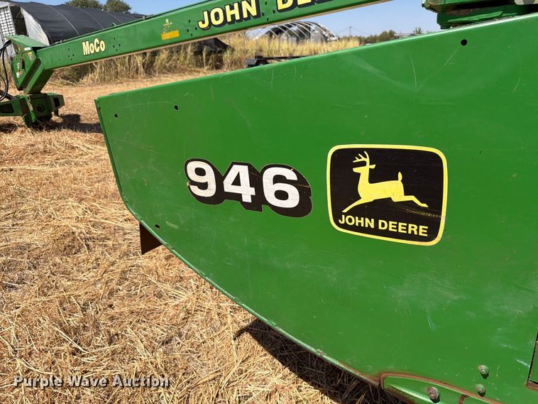image for item EW8831 John Deere 946 swather / windrower