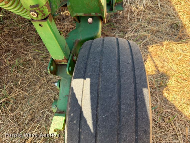 image for item EW8831 John Deere 946 swather / windrower