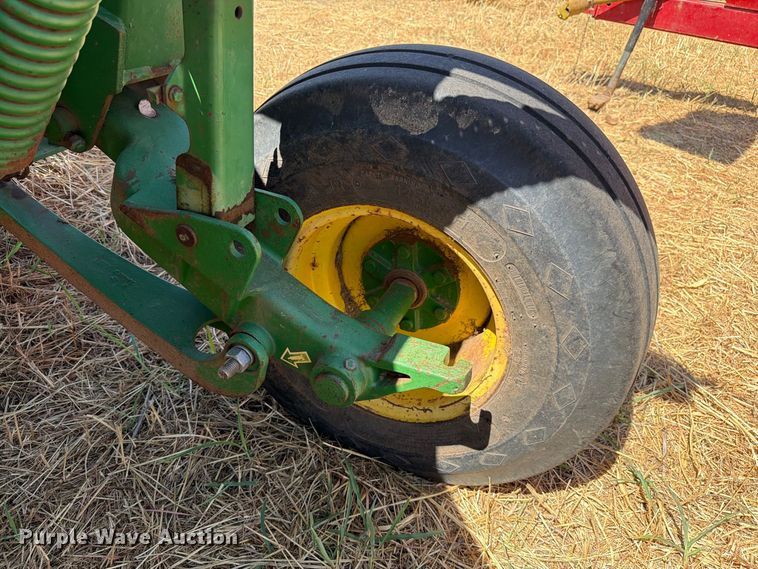 image for item EW8831 John Deere 946 swather / windrower