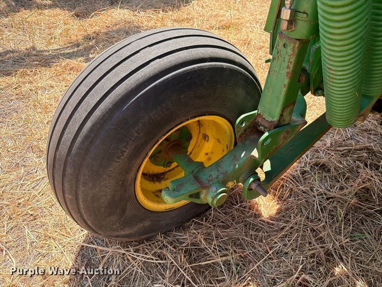 image for item EW8831 John Deere 946 swather / windrower
