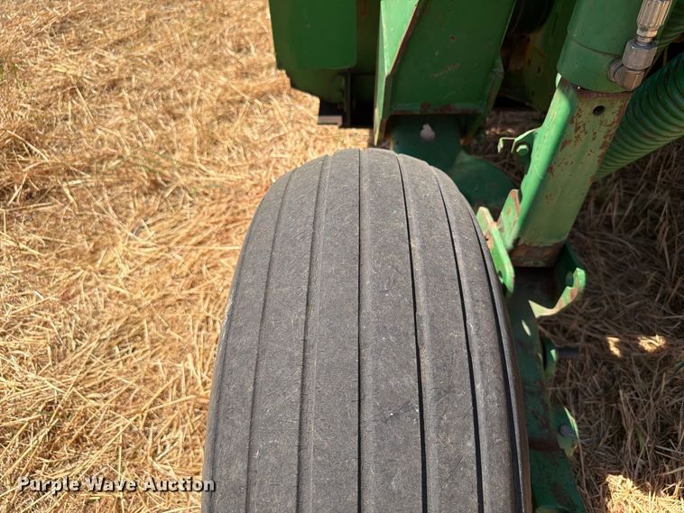 image for item EW8831 John Deere 946 swather / windrower