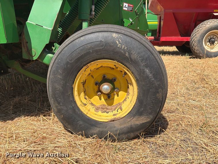 image for item EW8831 John Deere 946 swather / windrower