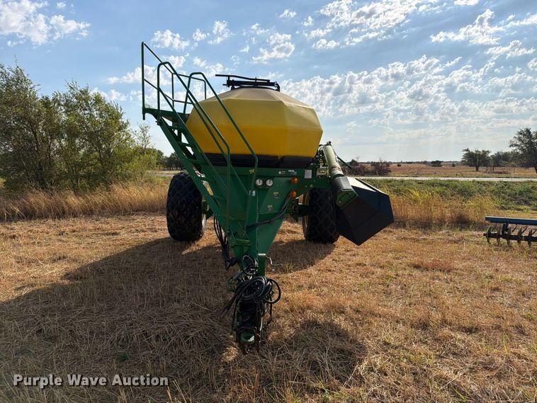 image for item EW8832 John Deere 1910 air commodity cart
