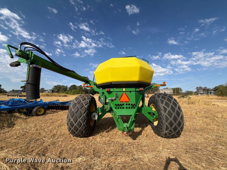 image for item EW8832 John Deere 1910 air commodity cart