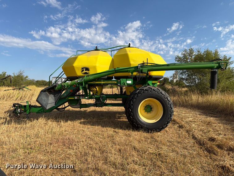 image for item EW8832 John Deere 1910 air commodity cart