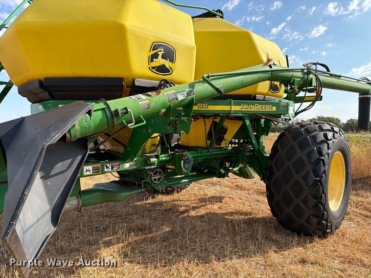 image for item EW8832 John Deere 1910 air commodity cart