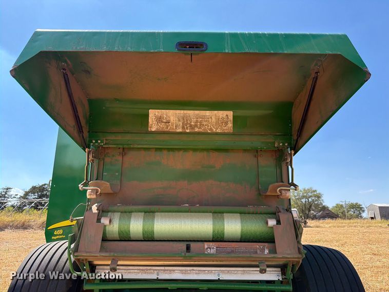 image for item EW8833 2013 John Deere 469 round baler
