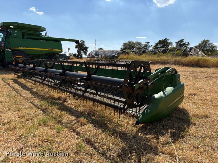 2006 John Deere 630 D rigid head