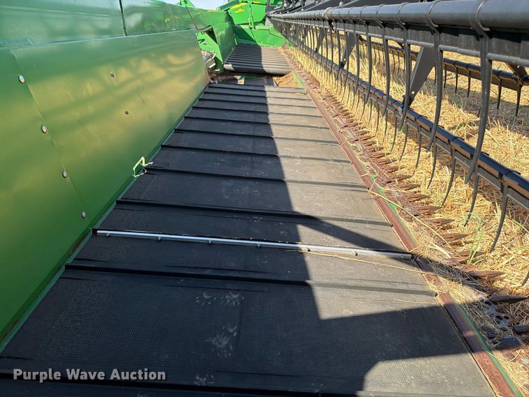 image for item EW8834 2006 John Deere 630 D rigid head