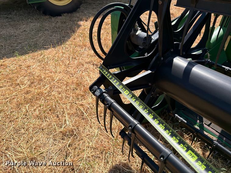image for item EW8834 2006 John Deere 630 D rigid head