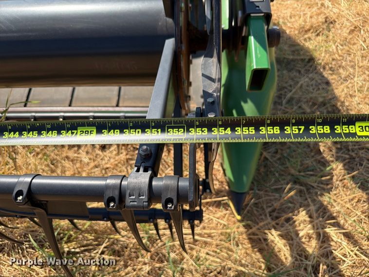 image for item EW8834 2006 John Deere 630 D rigid head