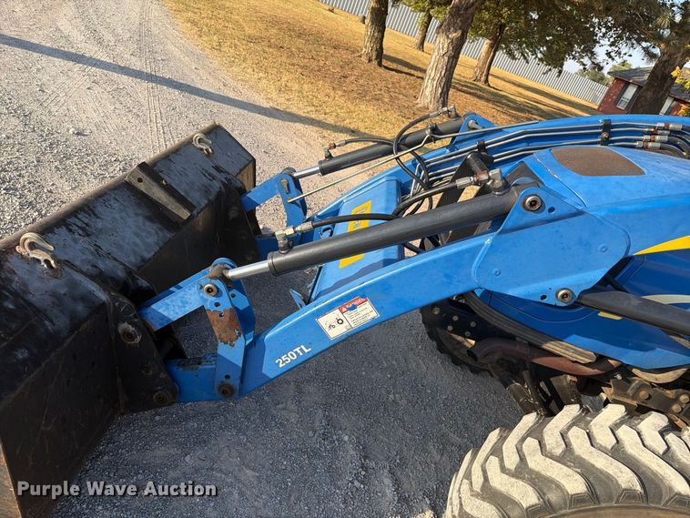 image for item EW8867 New Holland Boomer 50 MFWD tractor