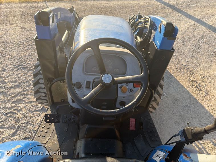 image for item EW8867 New Holland Boomer 50 MFWD tractor