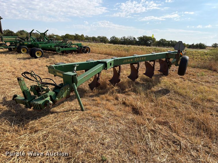 image for item EW8884 John Deere 2600 6 bottom plow