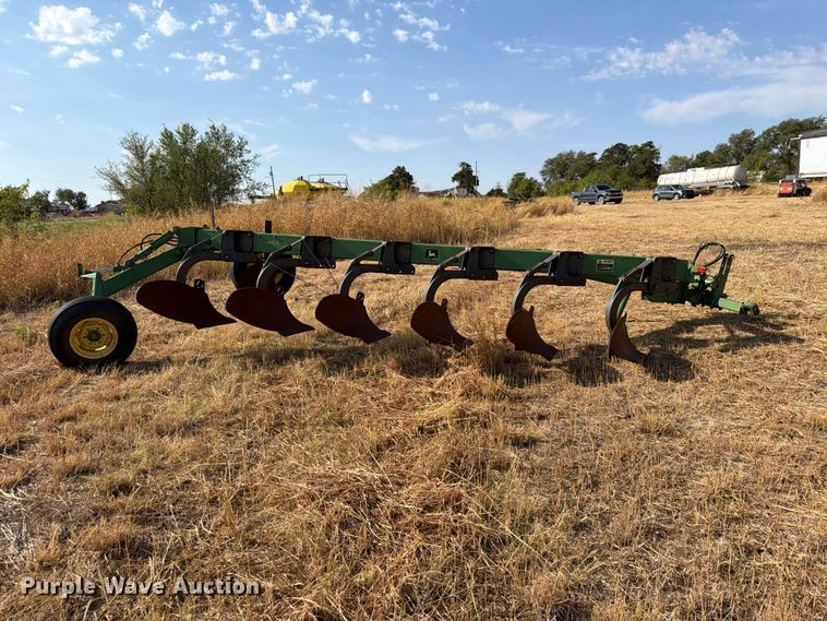 image for item EW8884 John Deere 2600 6 bottom plow