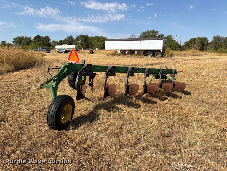 image for item EW8884 John Deere 2600 6 bottom plow