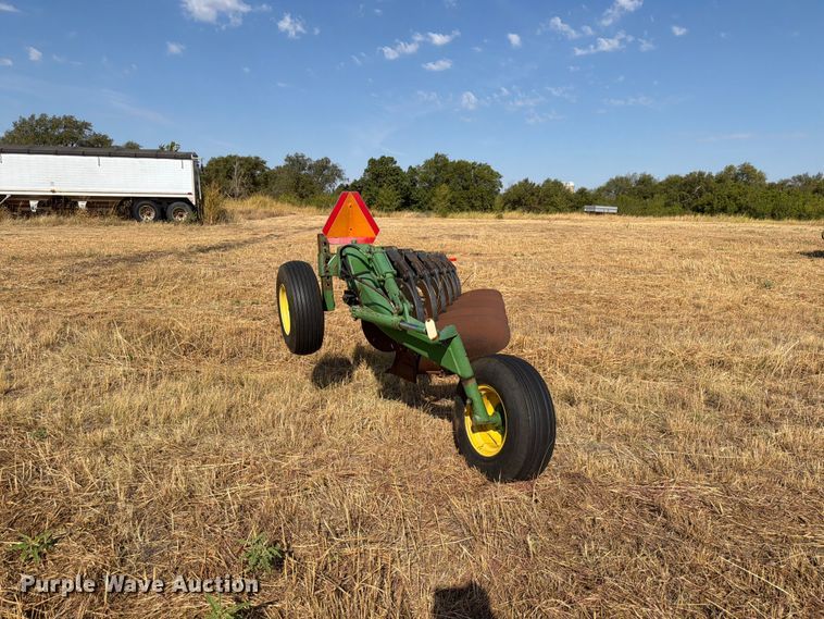 image for item EW8884 John Deere 2600 6 bottom plow