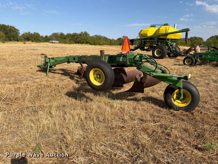 image for item EW8884 John Deere 2600 6 bottom plow