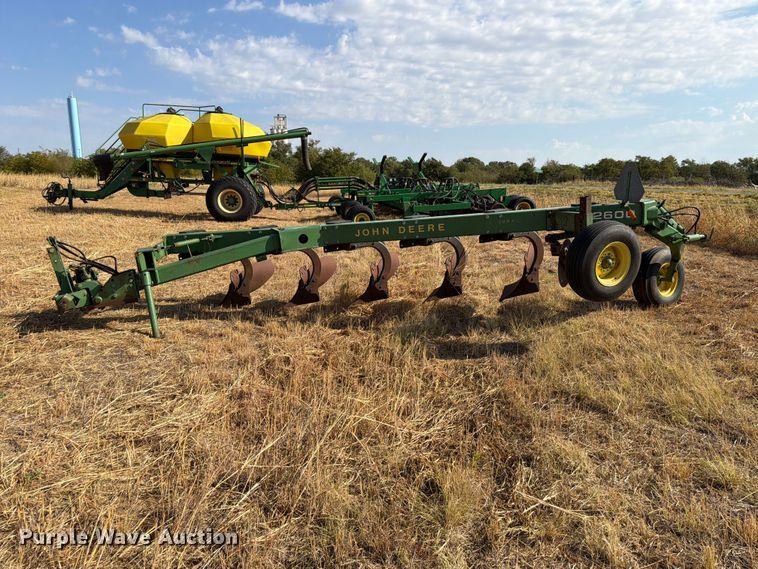 image for item EW8884 John Deere 2600 6 bottom plow