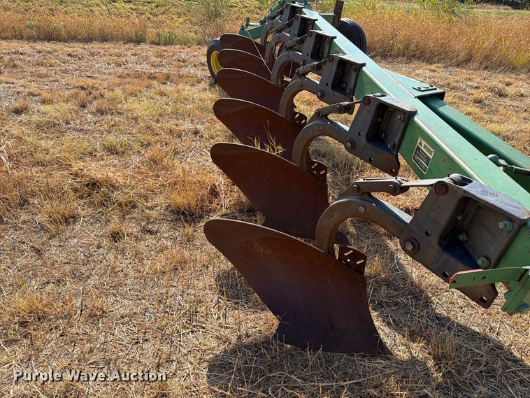 image for item EW8884 John Deere 2600 6 bottom plow