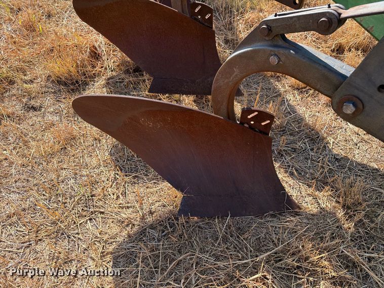 image for item EW8884 John Deere 2600 6 bottom plow