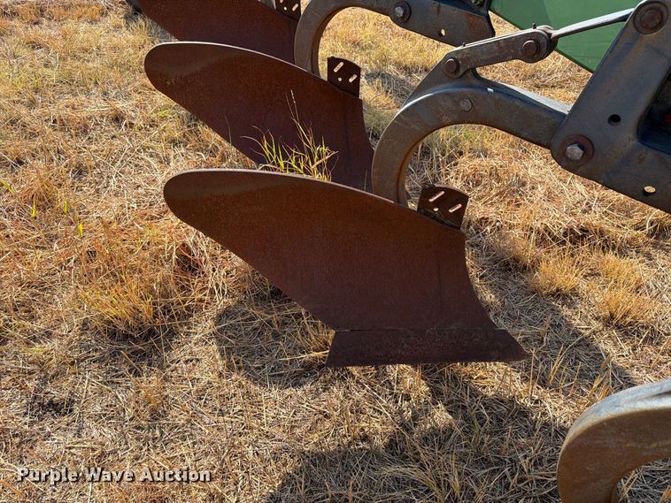 image for item EW8884 John Deere 2600 6 bottom plow