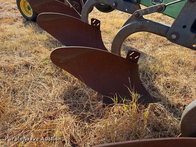 image for item EW8884 John Deere 2600 6 bottom plow