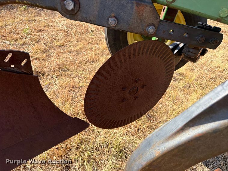 image for item EW8884 John Deere 2600 6 bottom plow
