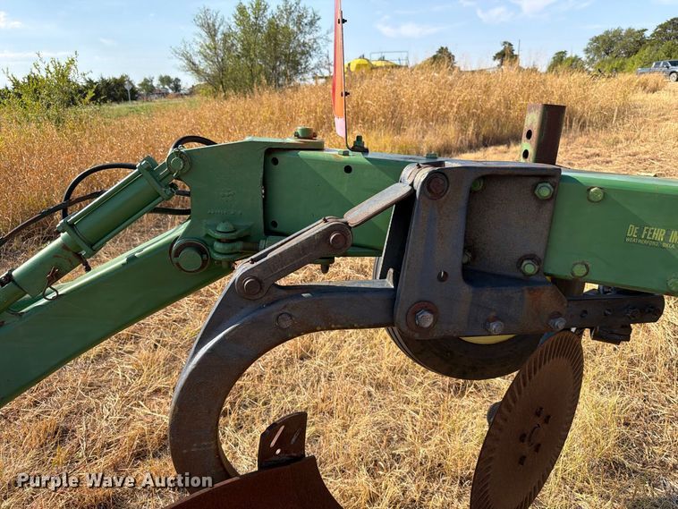 image for item EW8884 John Deere 2600 6 bottom plow