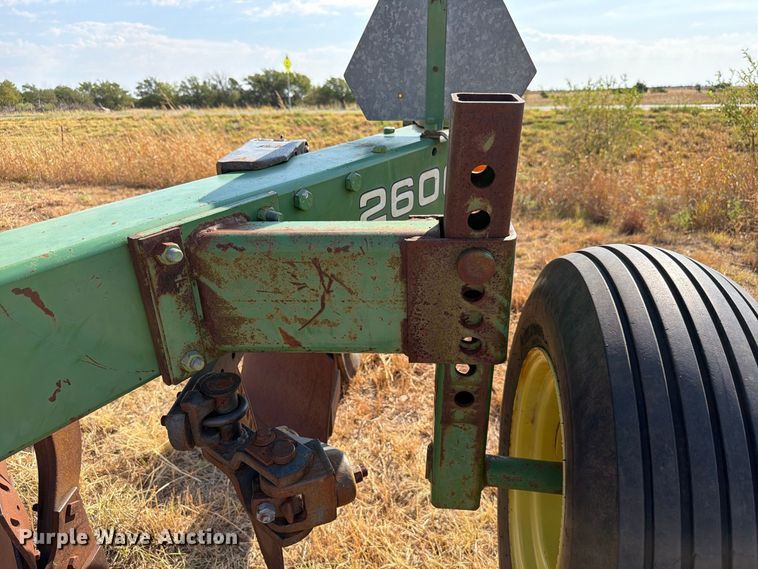 image for item EW8884 John Deere 2600 6 bottom plow