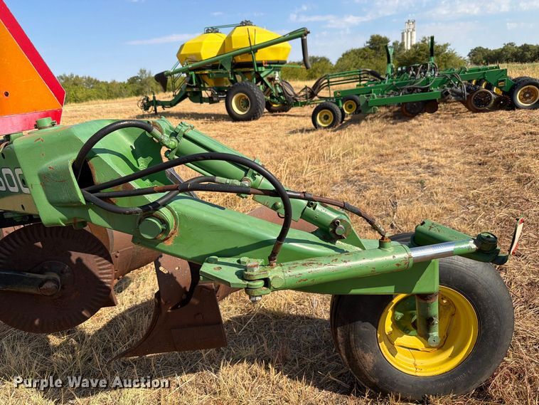 image for item EW8884 John Deere 2600 6 bottom plow
