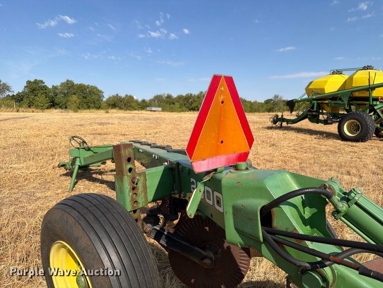 image for item EW8884 John Deere 2600 6 bottom plow