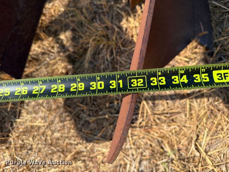 image for item EW8884 John Deere 2600 6 bottom plow