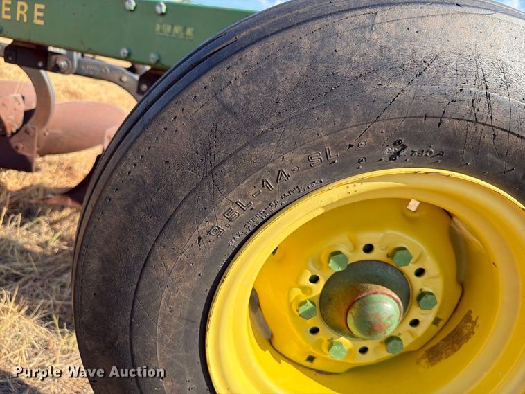 image for item EW8884 John Deere 2600 6 bottom plow