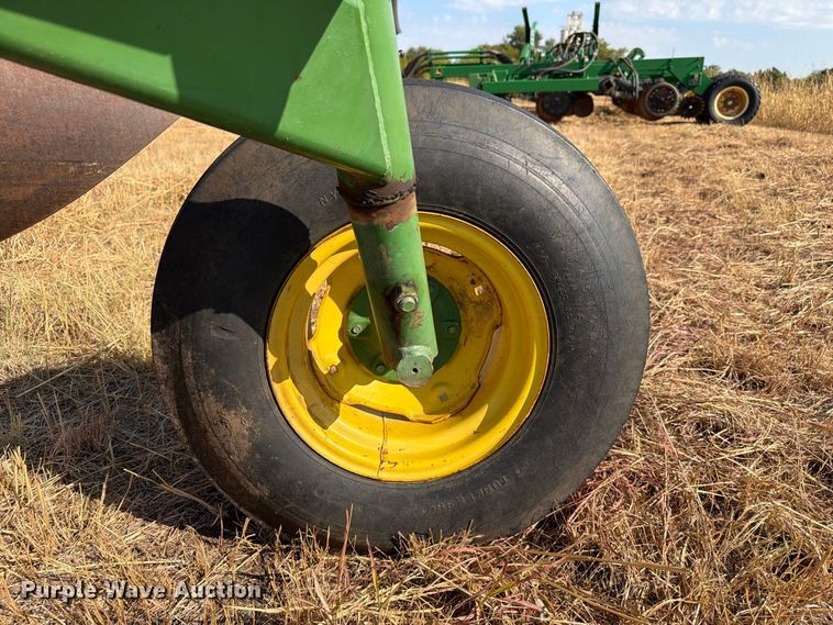 image for item EW8884 John Deere 2600 6 bottom plow