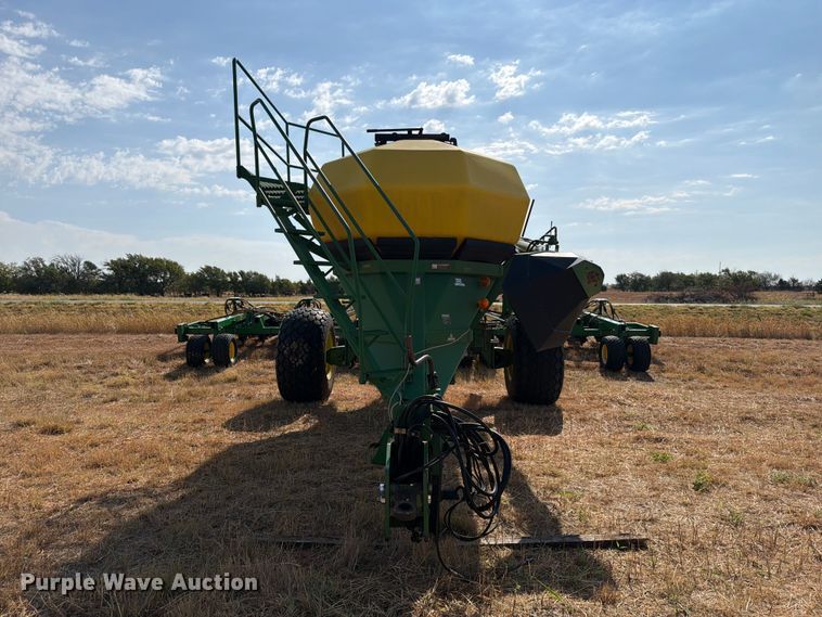 image for item EW8885 John Deere 1890 air seeder