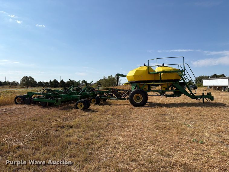 image for item EW8885 John Deere 1890 air seeder